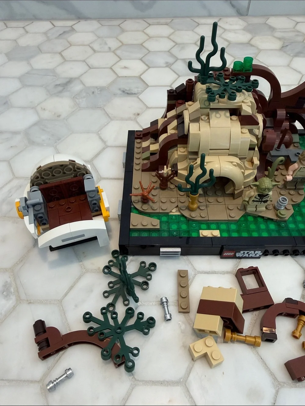 LEGO Star Wars Diorama Yoda & Luke Jedi Training Diorama Set #75330